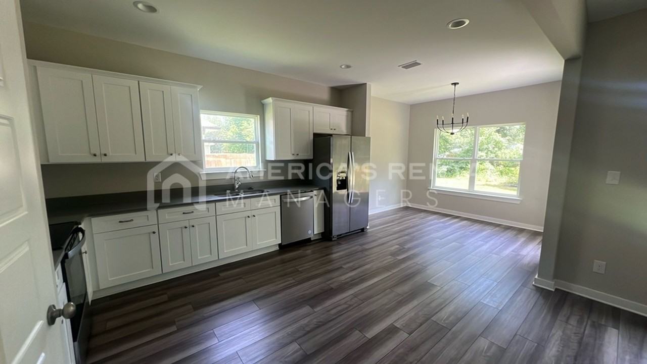306 Kennesaw Ave - Photo 5 of 28