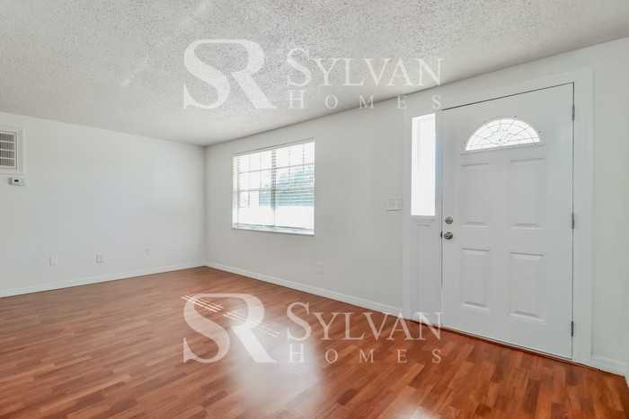 3246 Clydesdale Dr - Photo 2 of 12