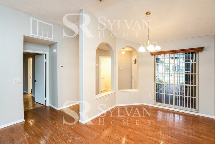 902 Lakemont Hills Blvd - Photo 3 of 15