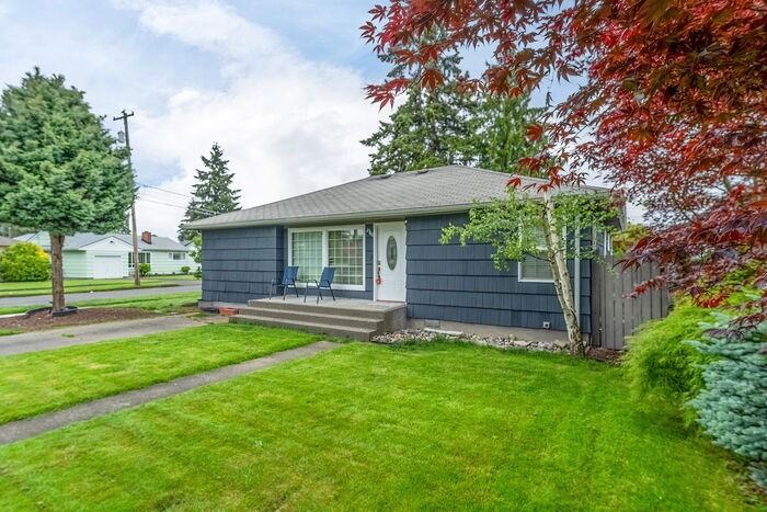 2786 Maple St - Photo 2 of 36