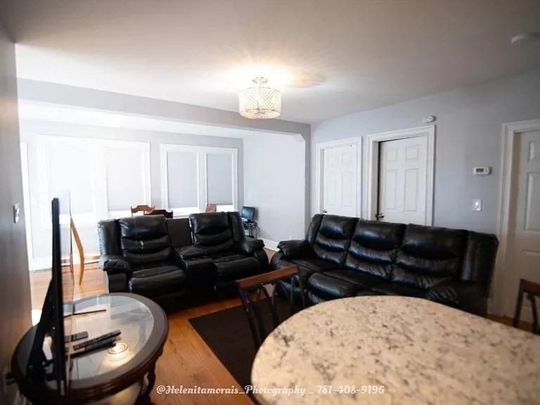 291 Washington St #1 - Photo 3 of 11