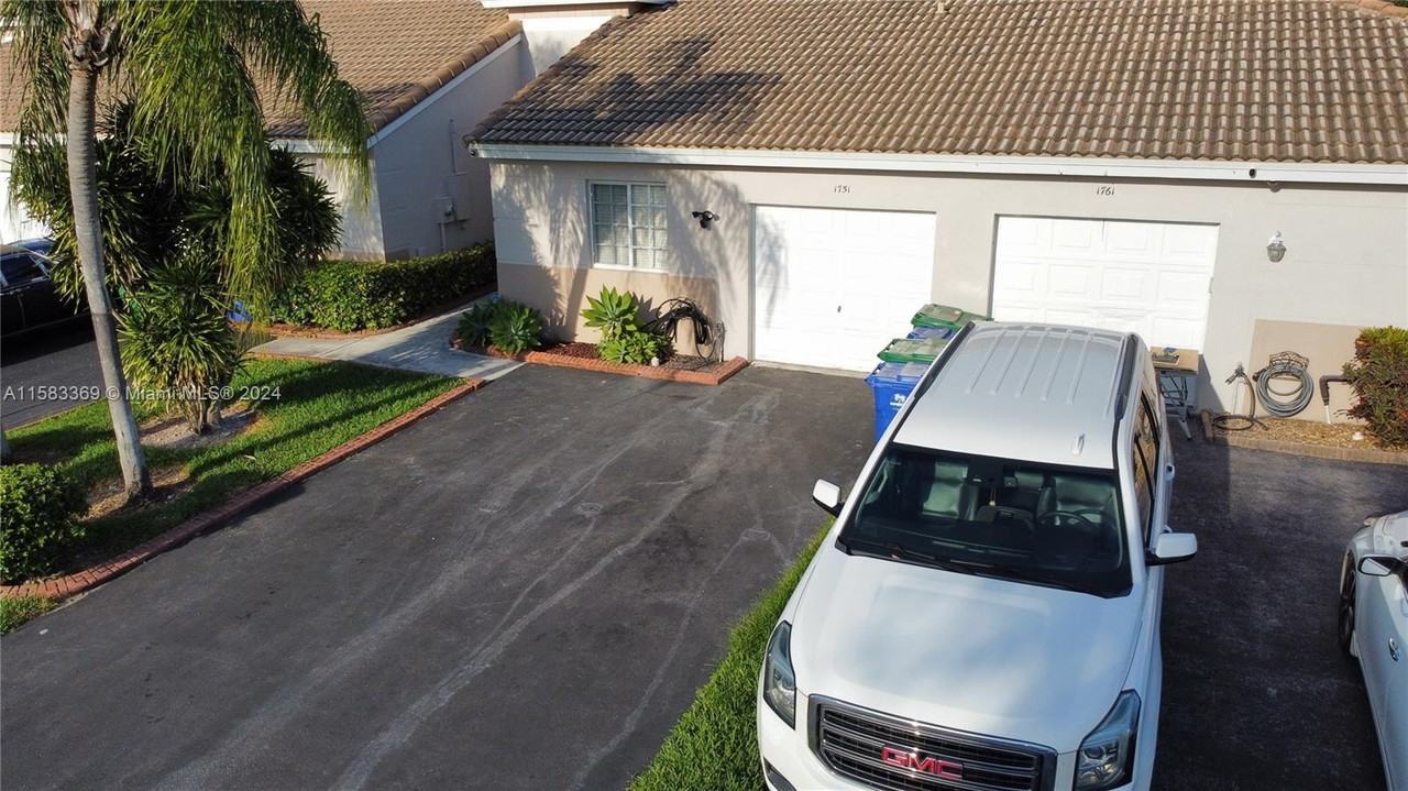 1751 Sw 116th Way #1751 - Photo 2 of 44