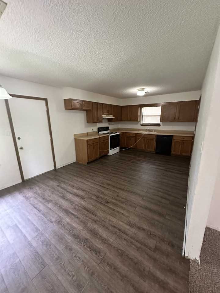 14600 S Waco Ave #NA - Photo 2 of 8