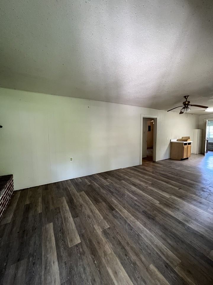 1943 Lake Vernon Rd #NA - Photo 2 of 8