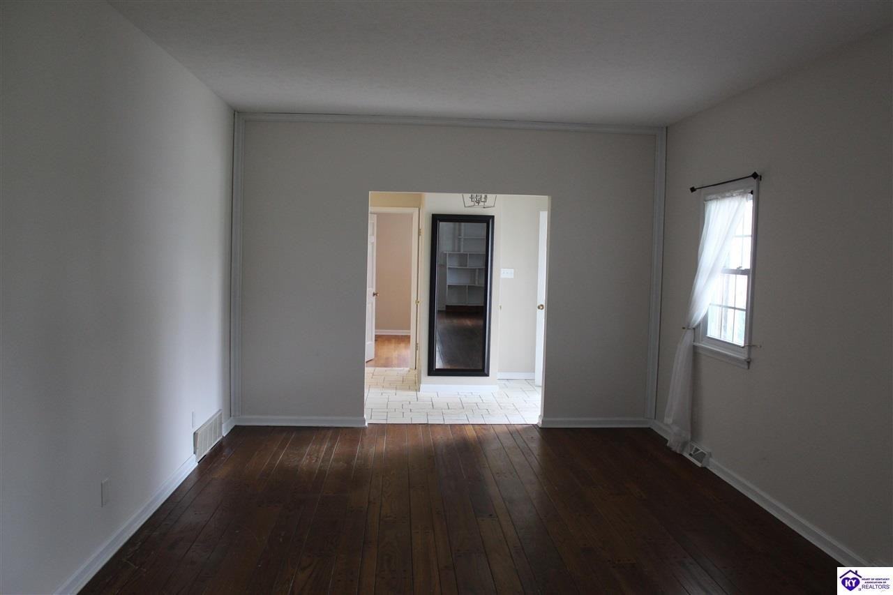 593 Charlemagne Blvd - Photo 4 of 21