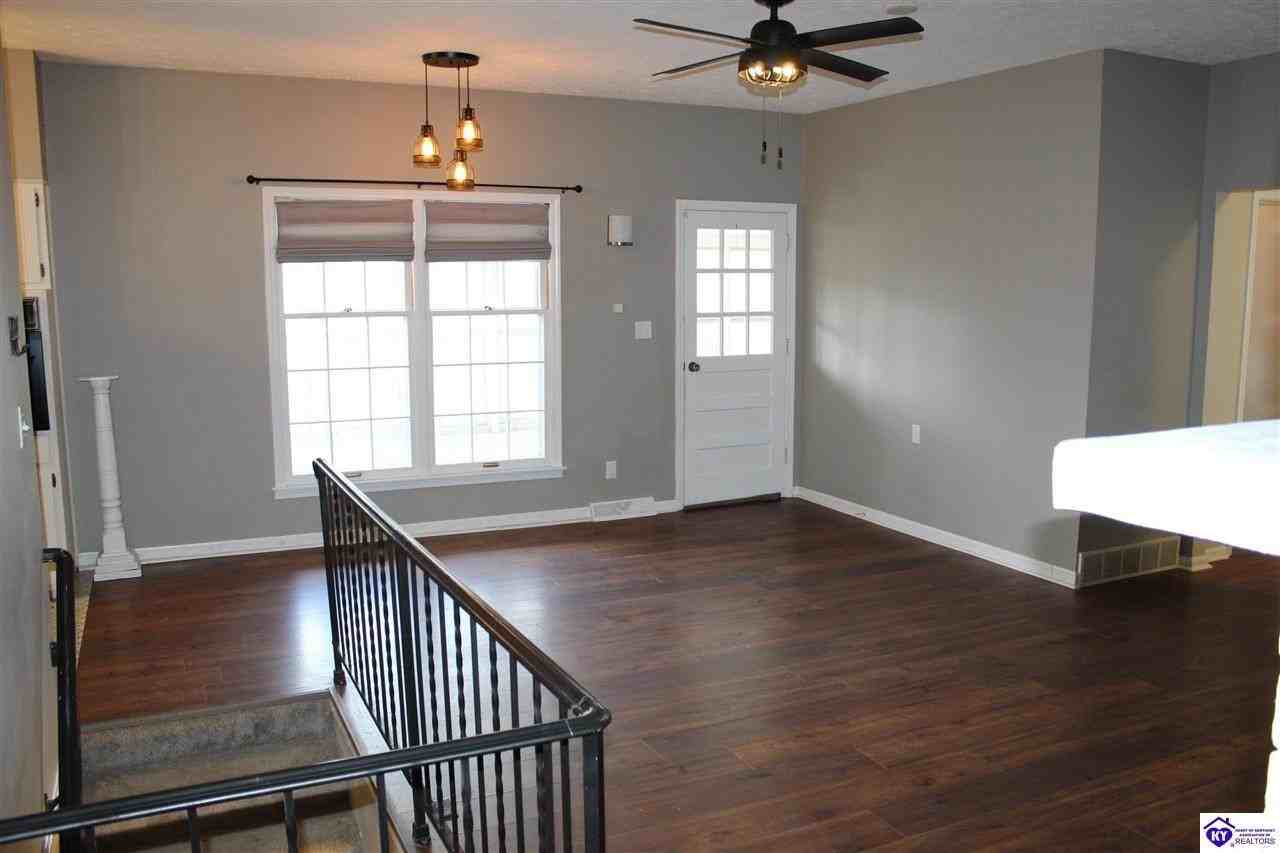 593 Charlemagne Blvd - Photo 5 of 21