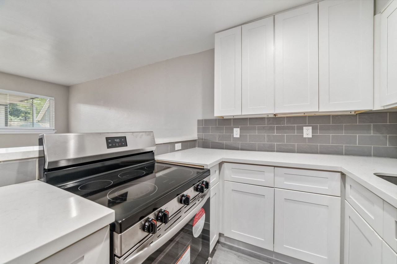 1424 Marshall - Photo 5 of 50