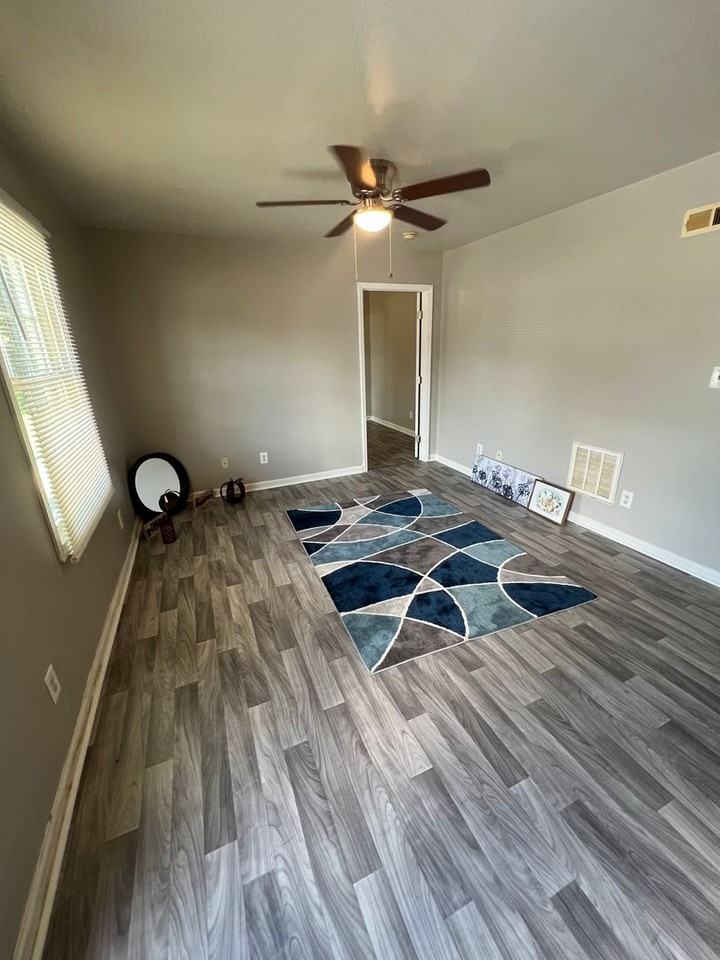 Osceola Apts - Photo 7 of 11