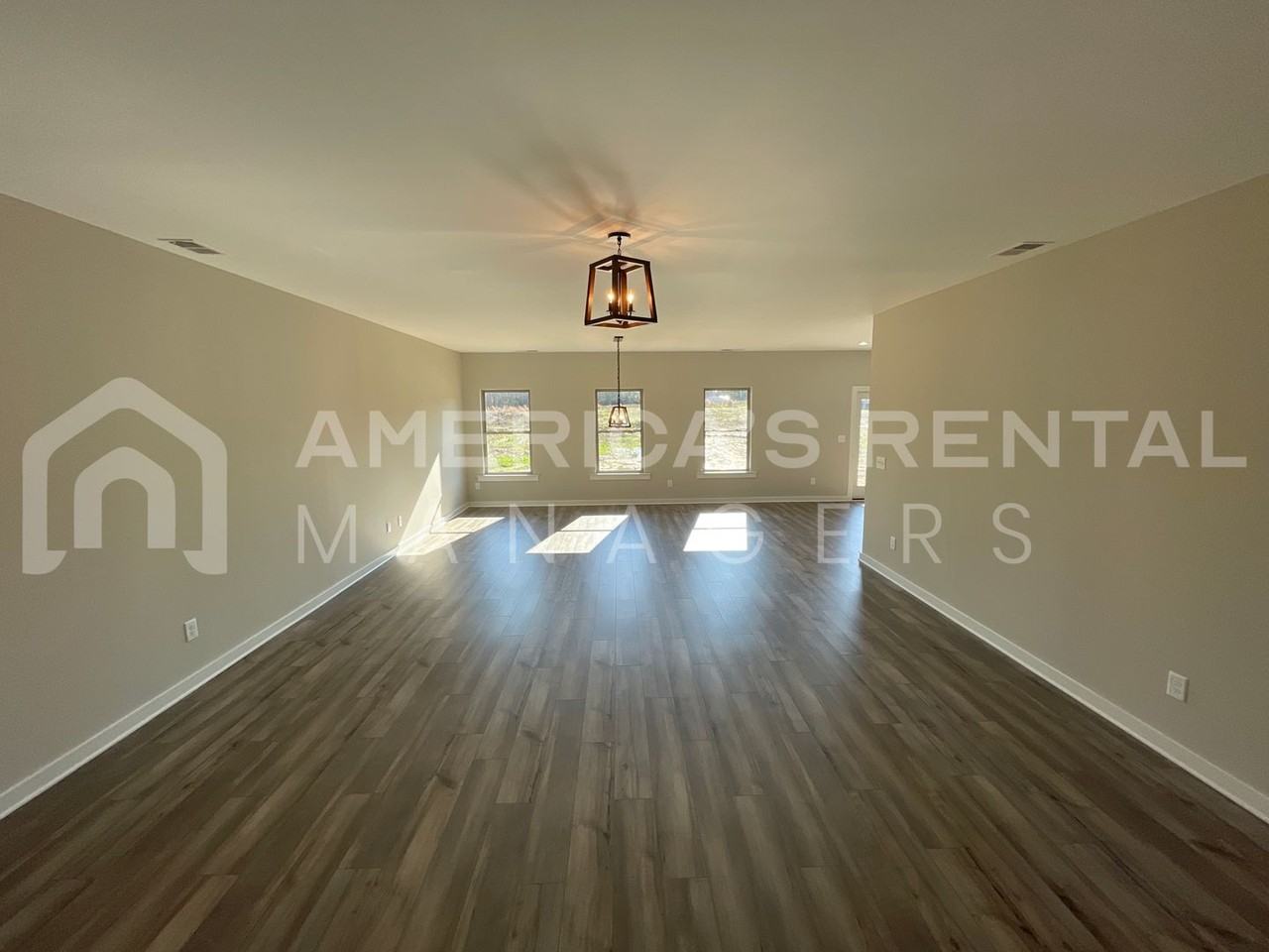 446 S Pine Dr - Photo 4 of 29