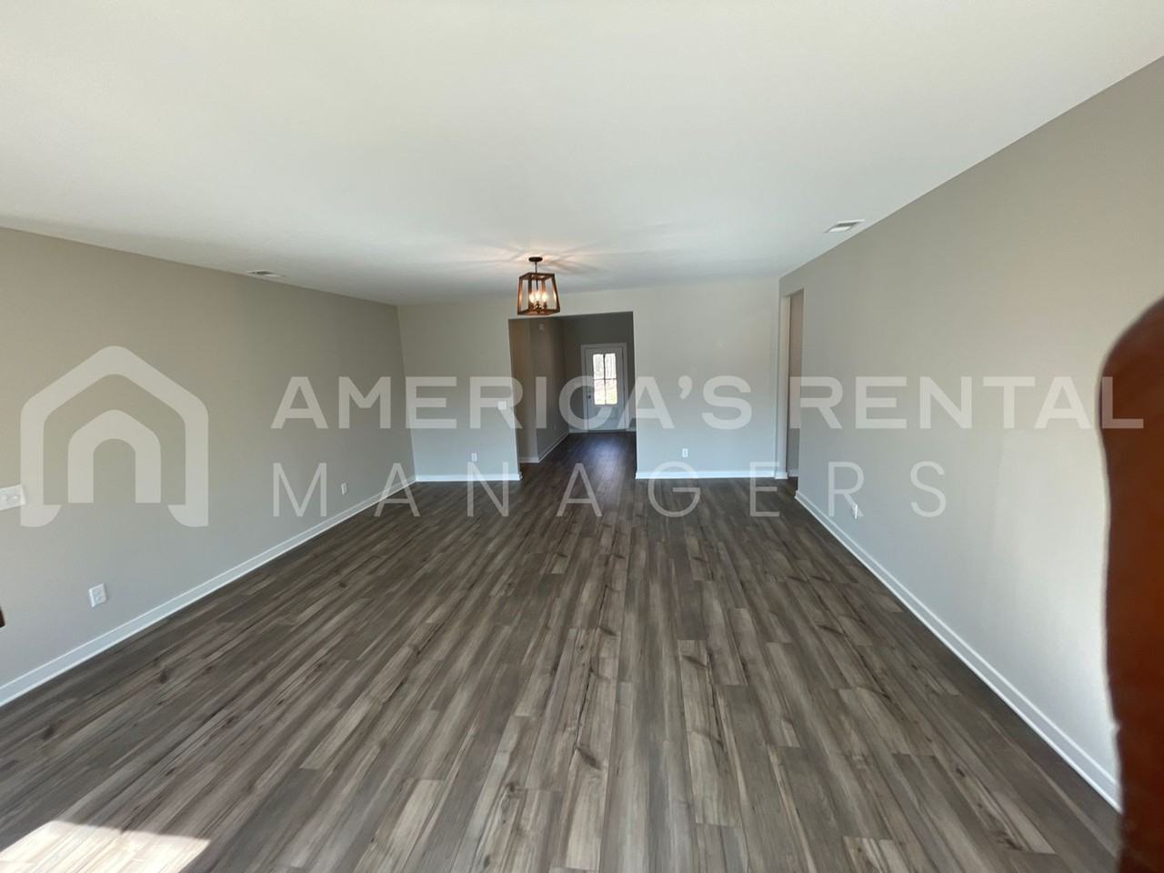 446 S Pine Dr - Photo 5 of 29