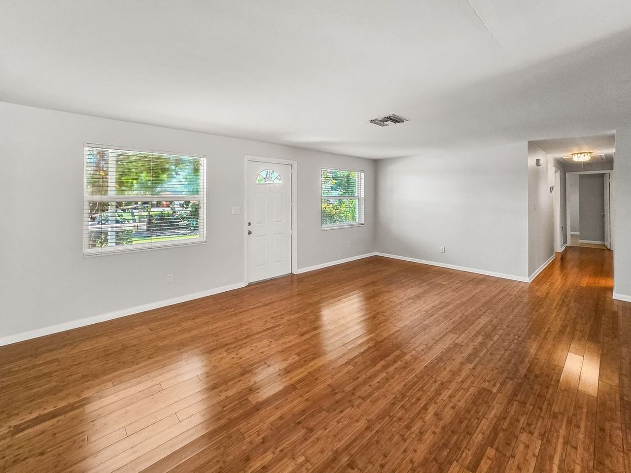 1189 Royal Palm Dr - Photo 3 of 28