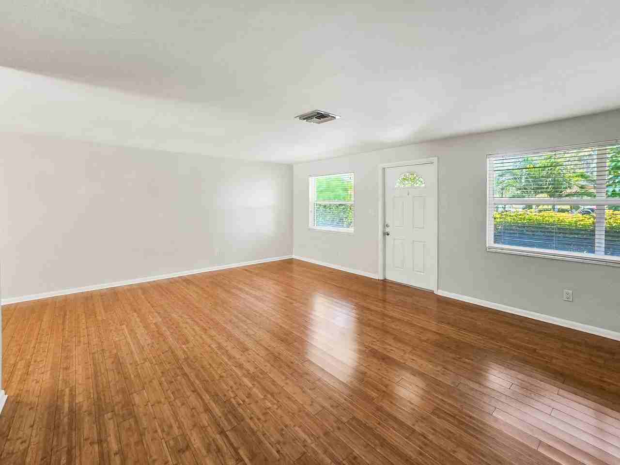 1189 Royal Palm Dr - Photo 3 of 23
