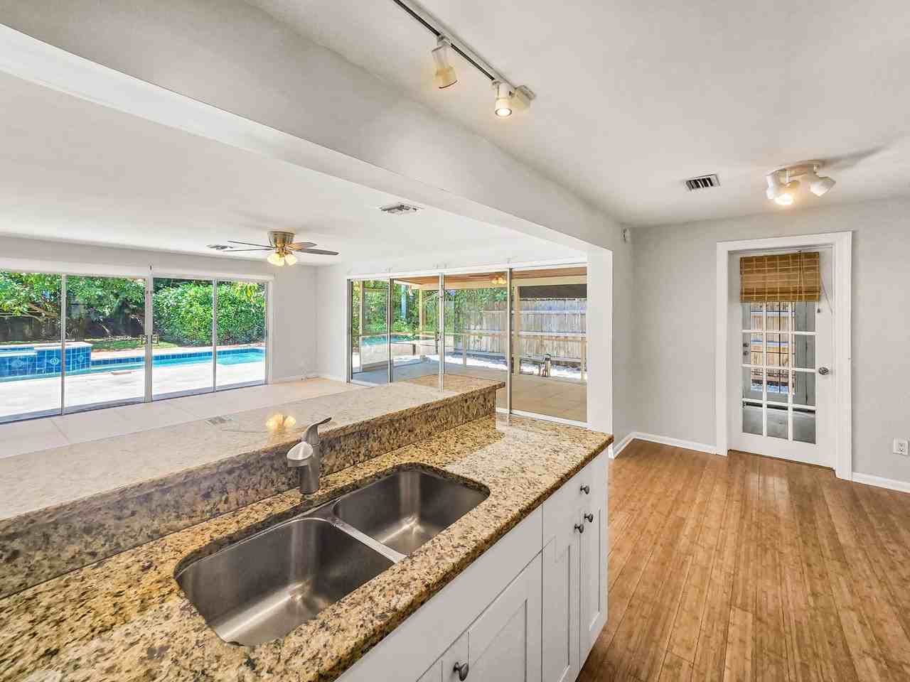 1189 Royal Palm Dr - Photo 6 of 23