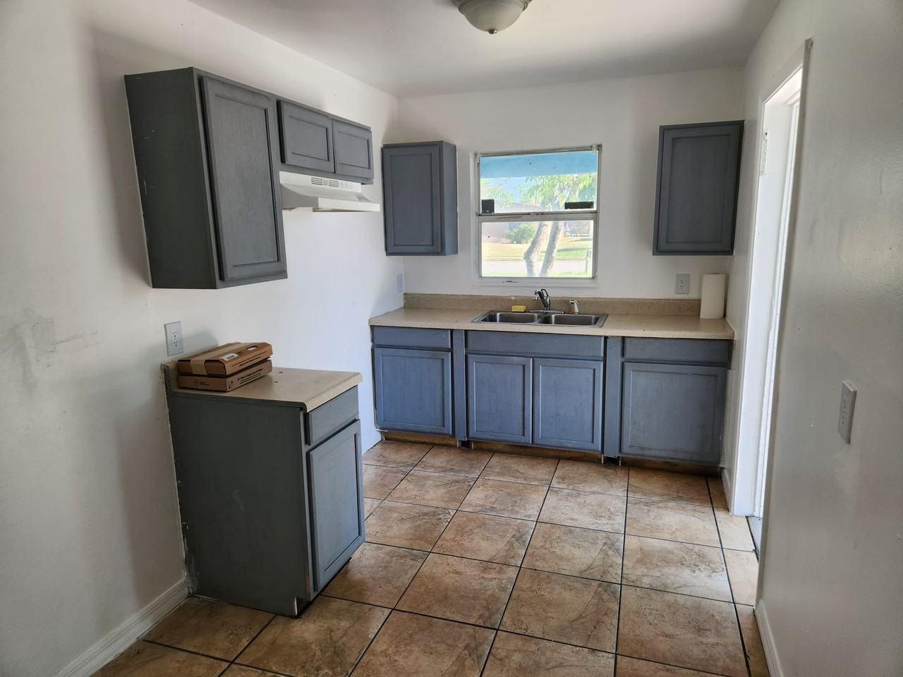 2991 Saint Charles St - Photo 3 of 12