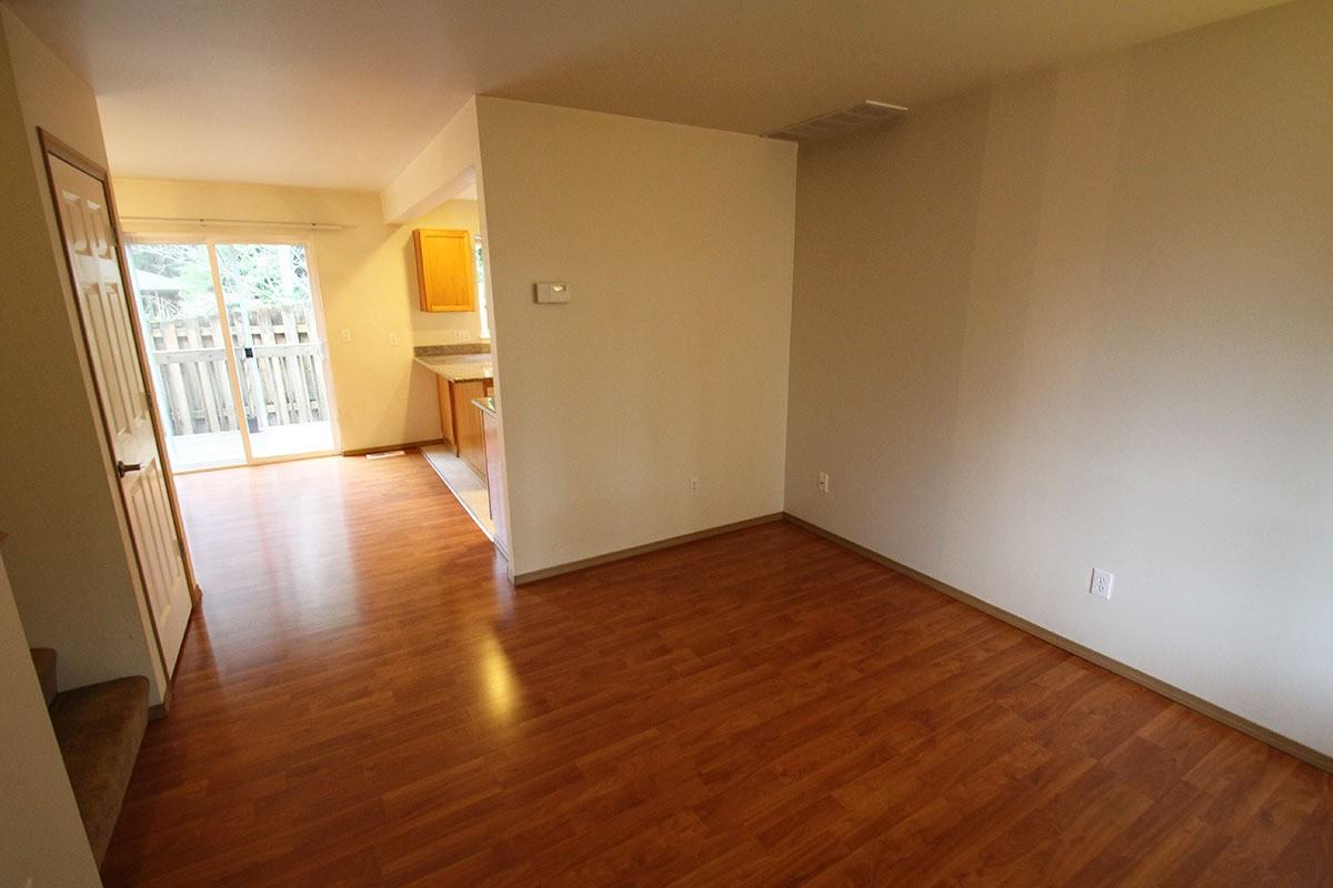 Cai Duplex - Lynnwood - Photo 3 of 19