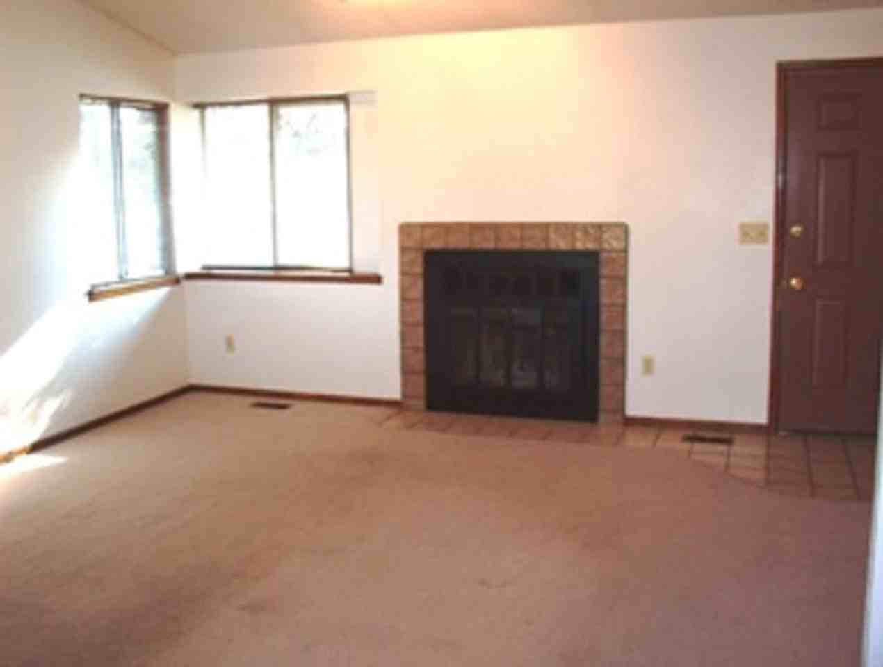 3100 Lymen St - Photo 2 of 7