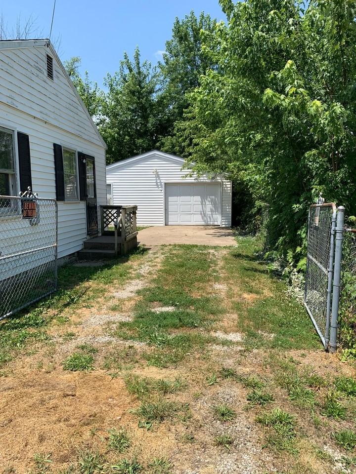 1109 Gray St - Photo 3 of 10