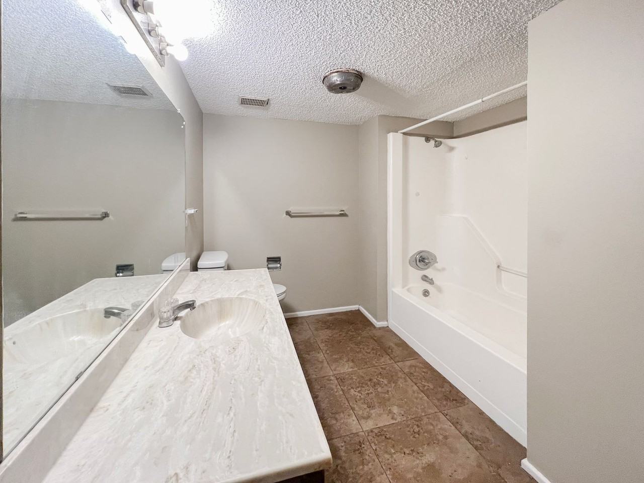 3302 N Vista Dr - Photo 6 of 7