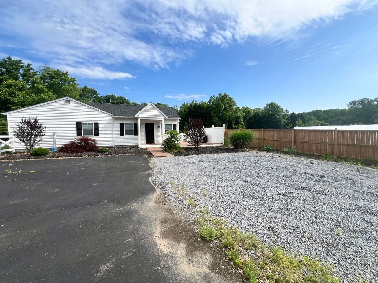 1741 Underwood Rd Apt A - Photo 2 of 16