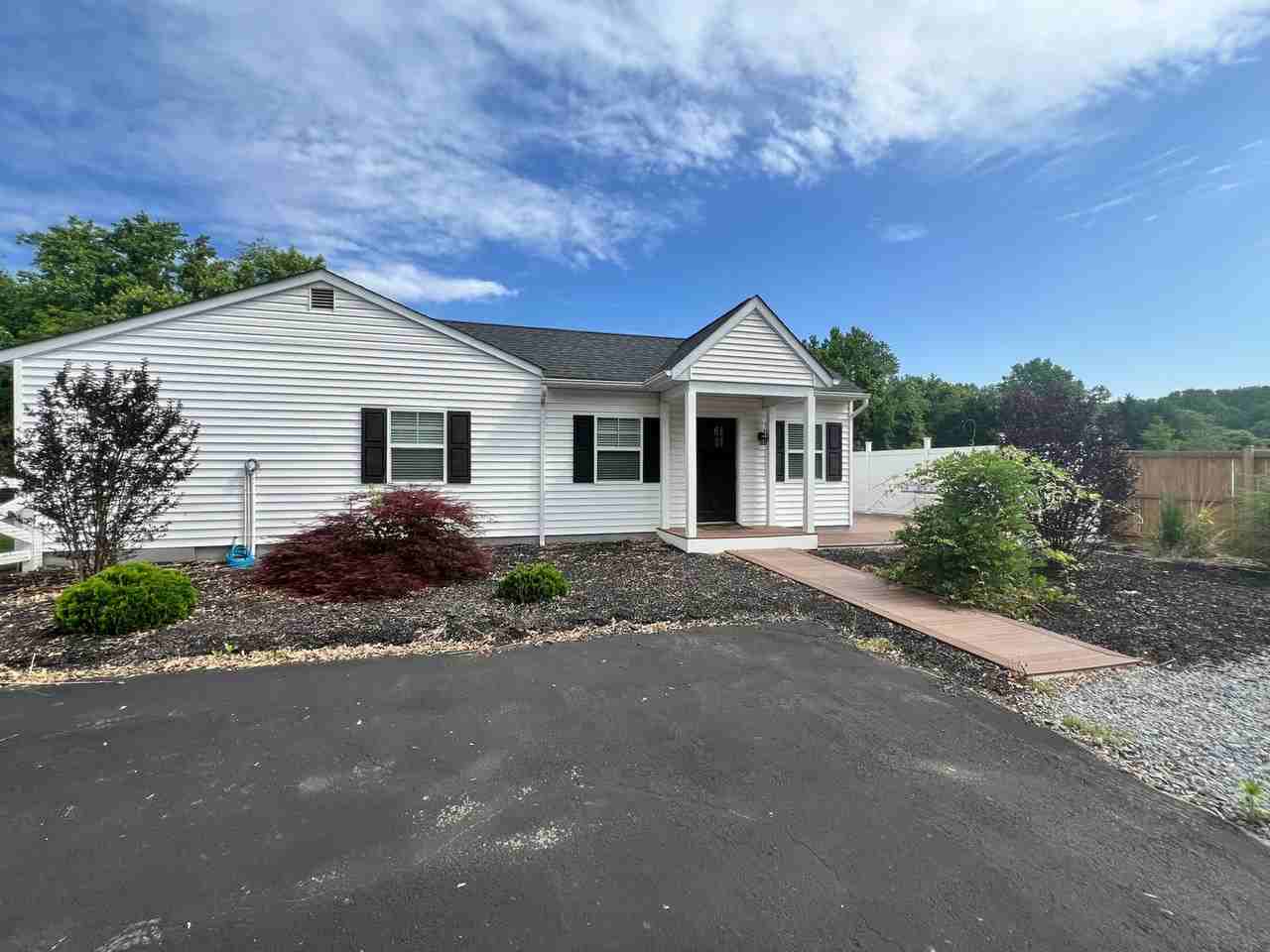 1741 Underwood Rd Apt A - Photo 3 of 16