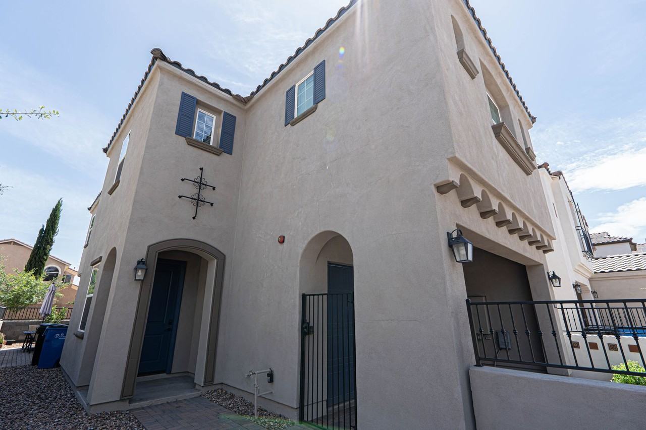 1543 E Dublin St - Photo 3 of 26