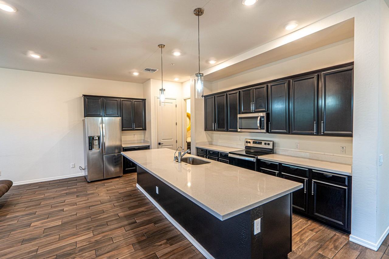 1543 E Dublin St - Photo 2 of 26