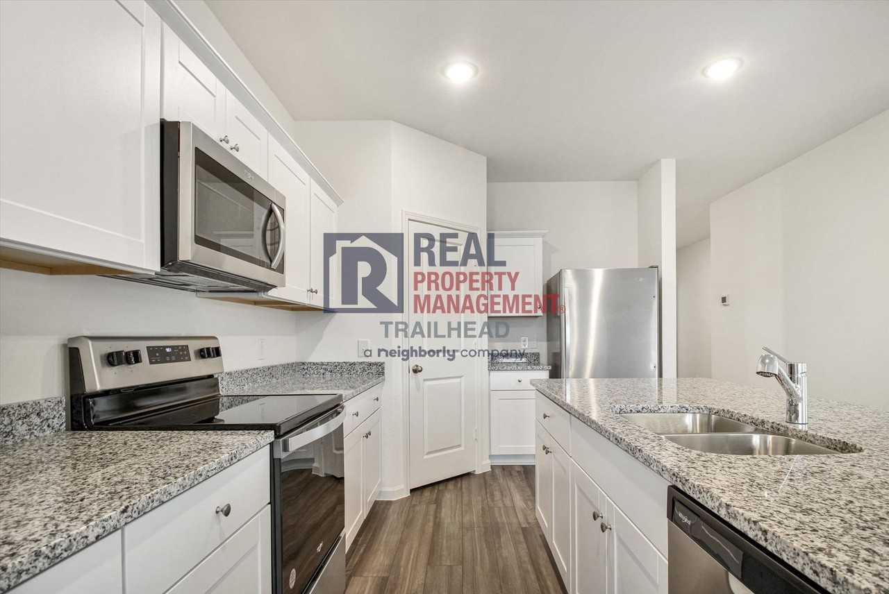 5665 Ladytown Ln - Photo 4 of 21