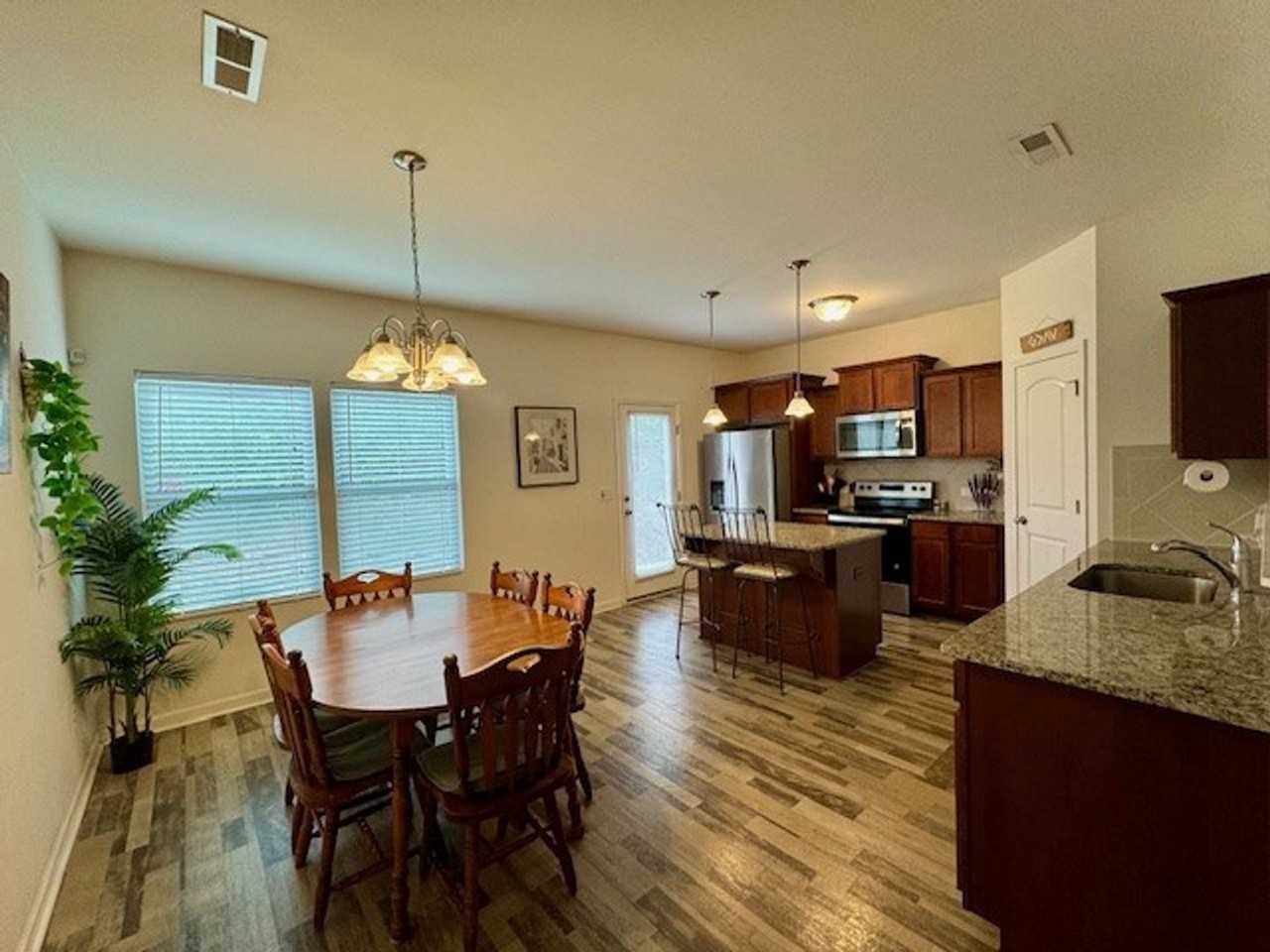 515 Smokehouse Ln - Photo 2 of 13