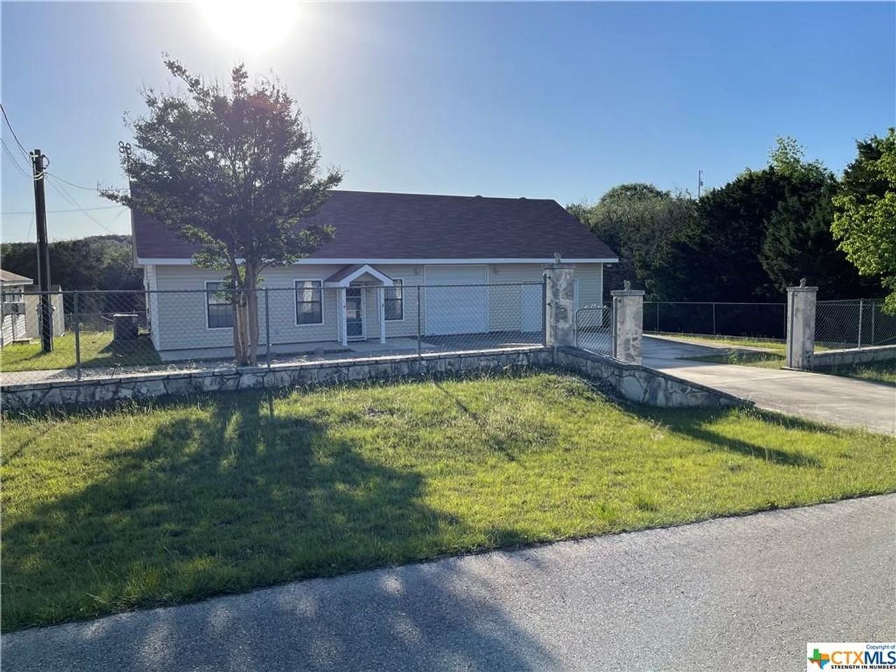 1375 Canyon Trce #B - Photo 2 of 33