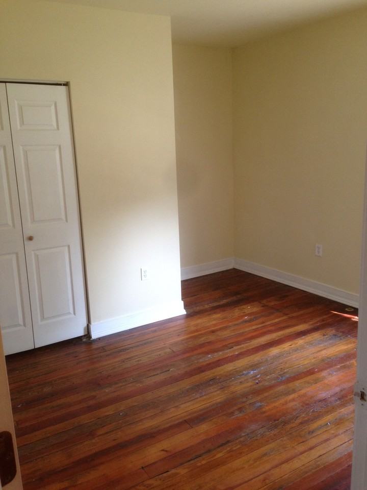1242 Parkwood Ave - Photo 3 of 8