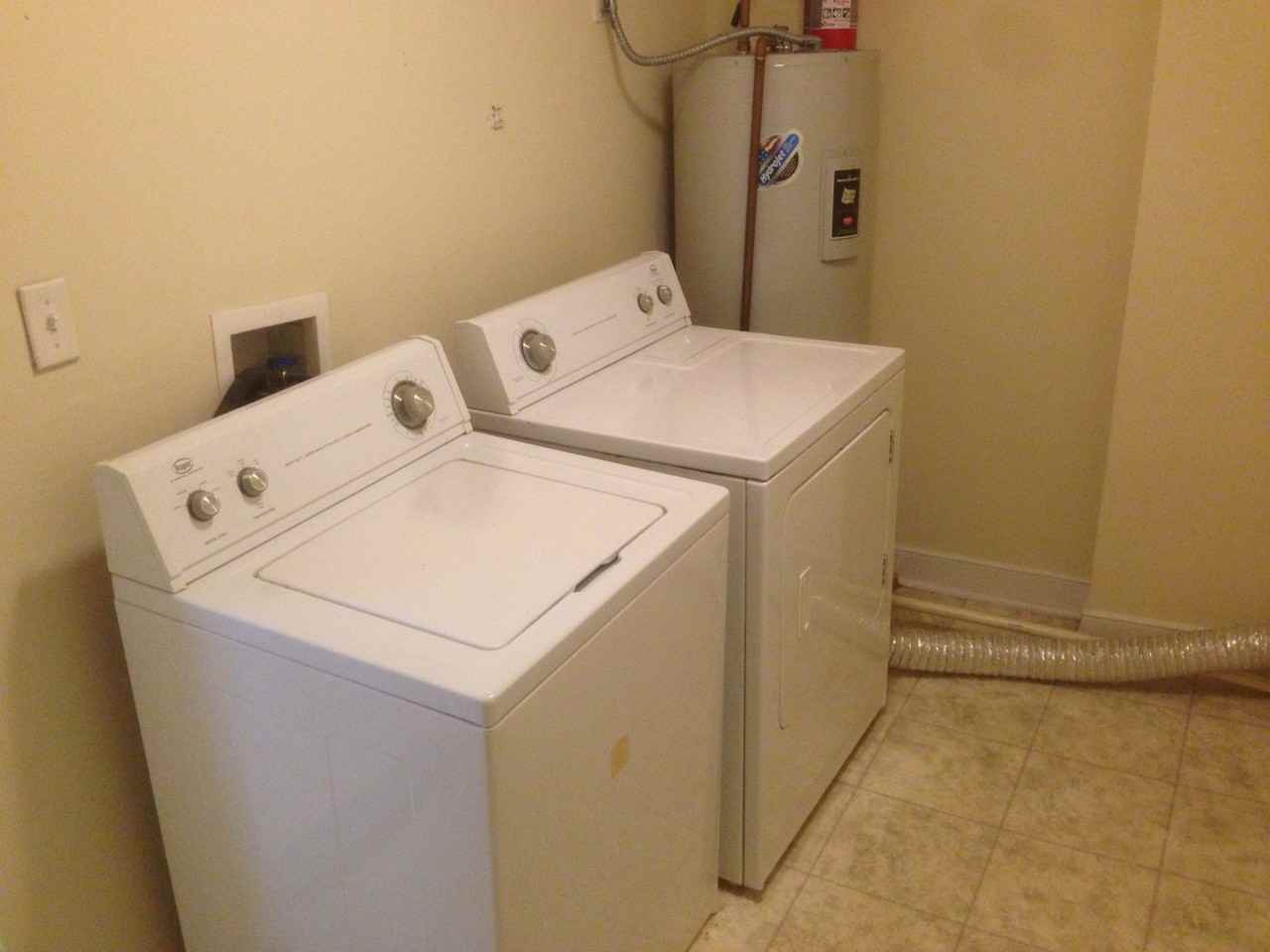 1242 Parkwood Ave - Photo 7 of 8