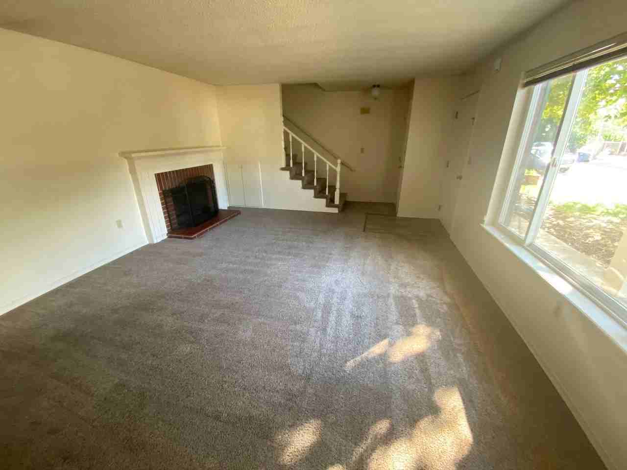 1404 N Brook Ct - Photo 3 of 27