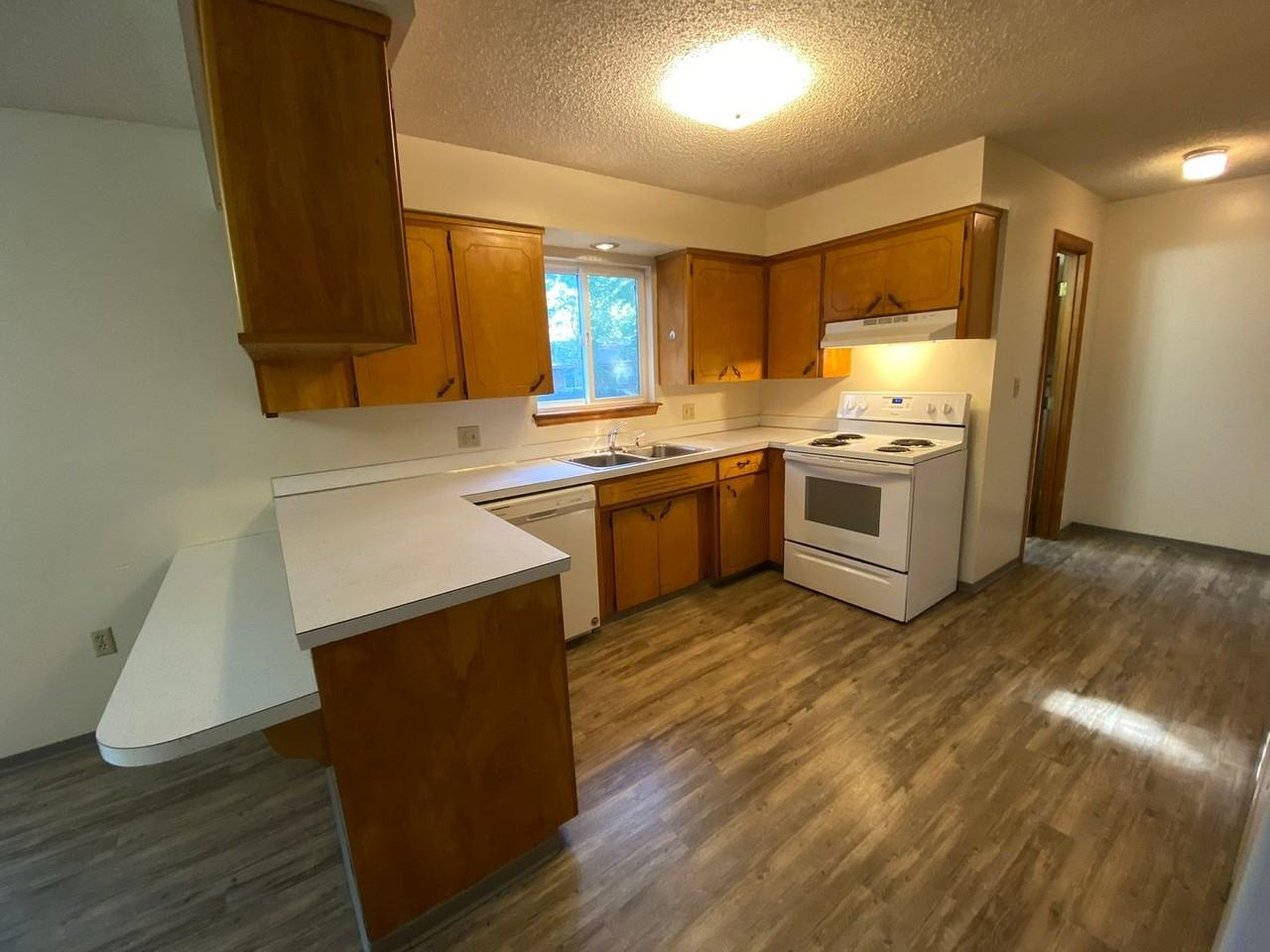 1404 N Brook Ct - Photo 4 of 27