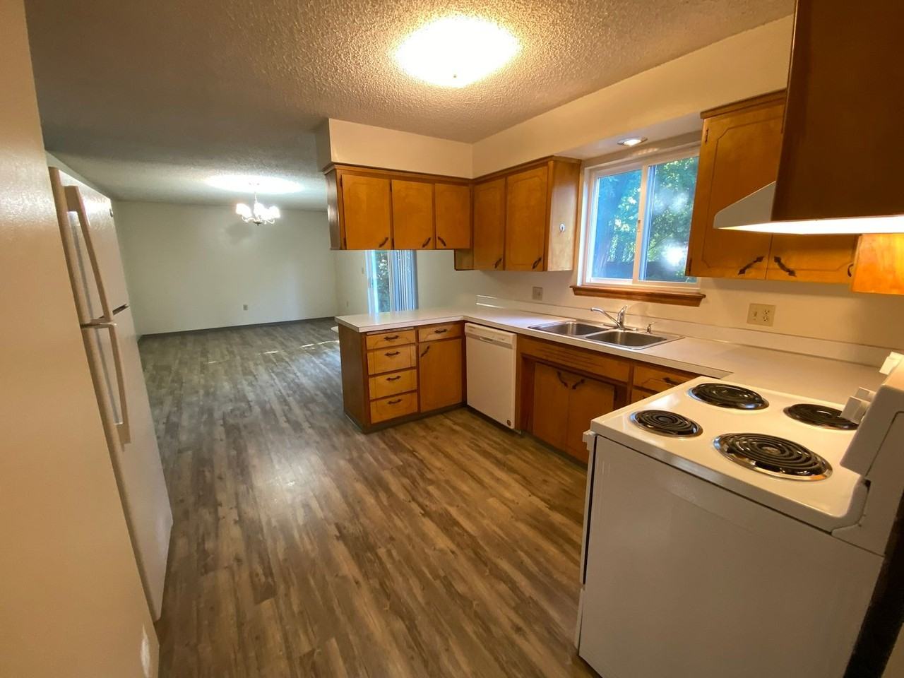 1404 N Brook Ct - Photo 5 of 27