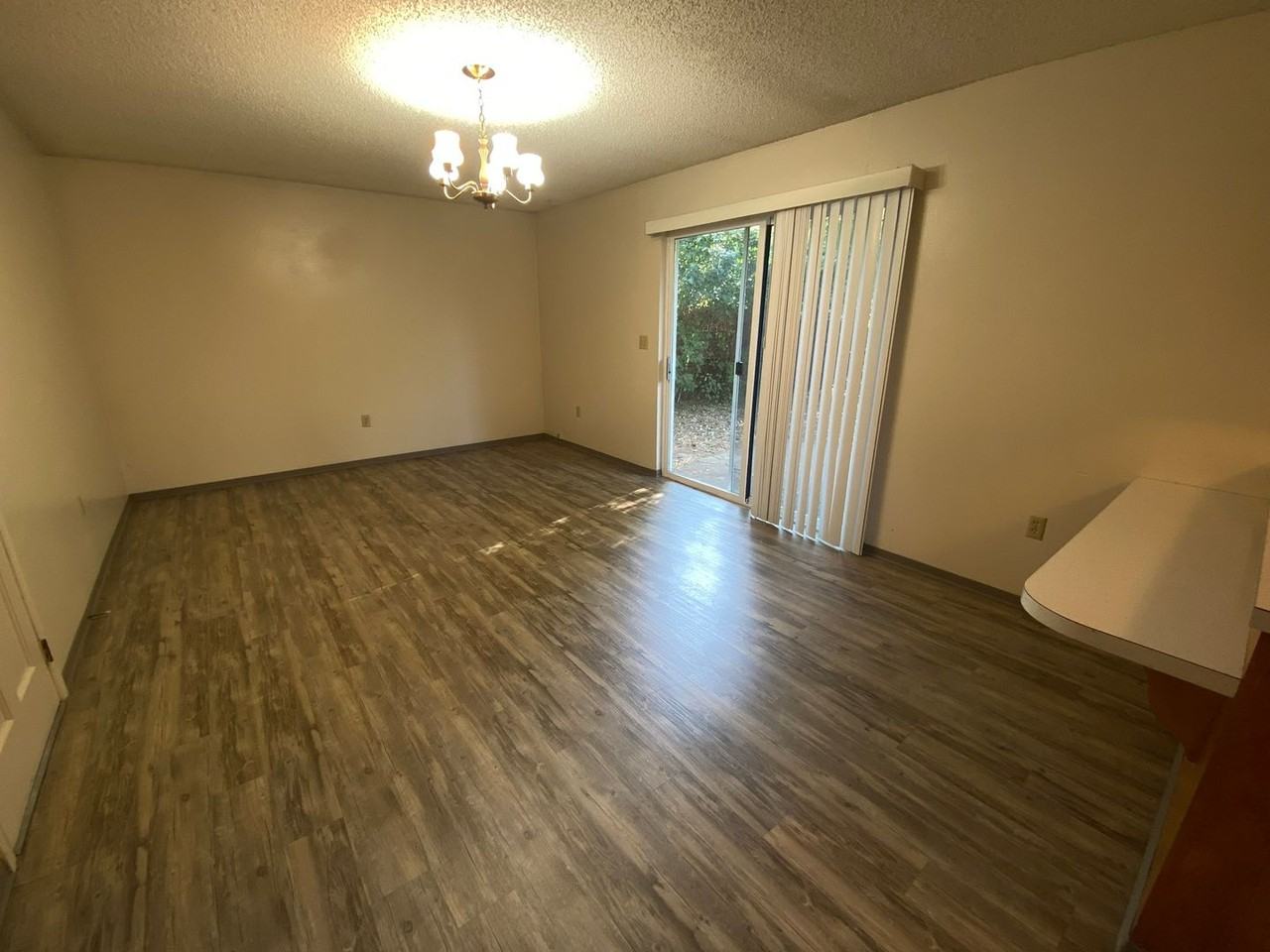 1404 N Brook Ct - Photo 7 of 27