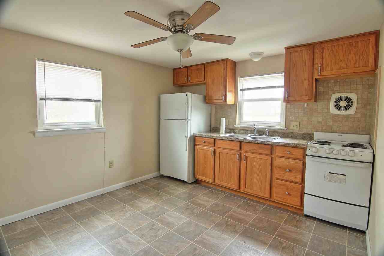 Howard Street 120 W. - Photo 3 of 8