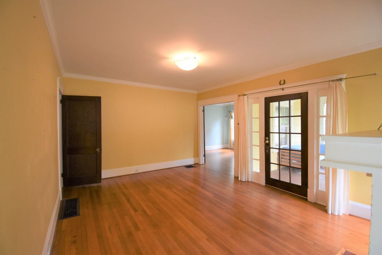 404 Hillside Dr - Photo 2 of 19