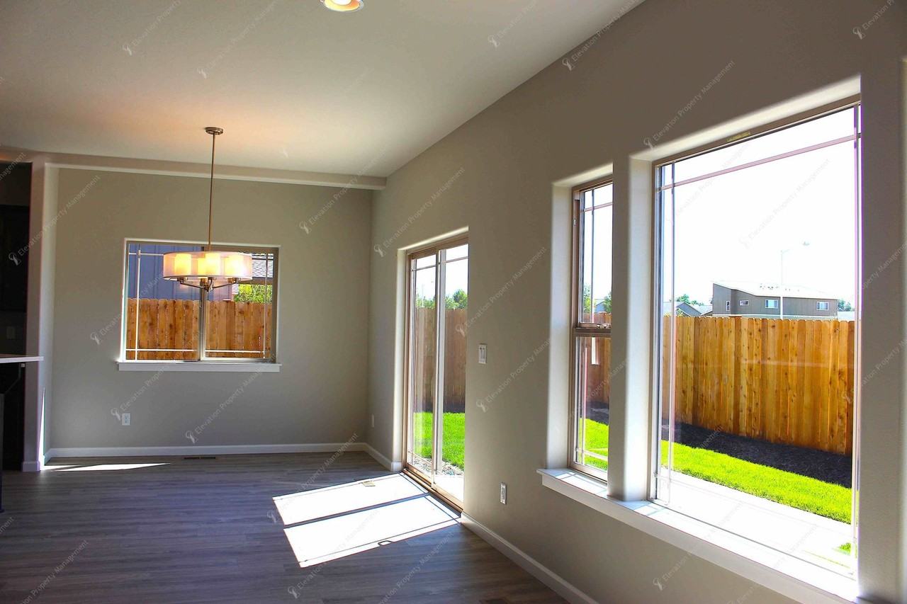 3010 Nw Dogwood Ave - Photo 5 of 24