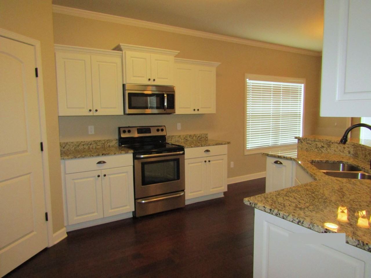 41 Lawrence Dr - Photo 2 of 11