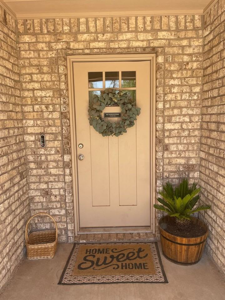 1638 Merchant St - Photo 2 of 39