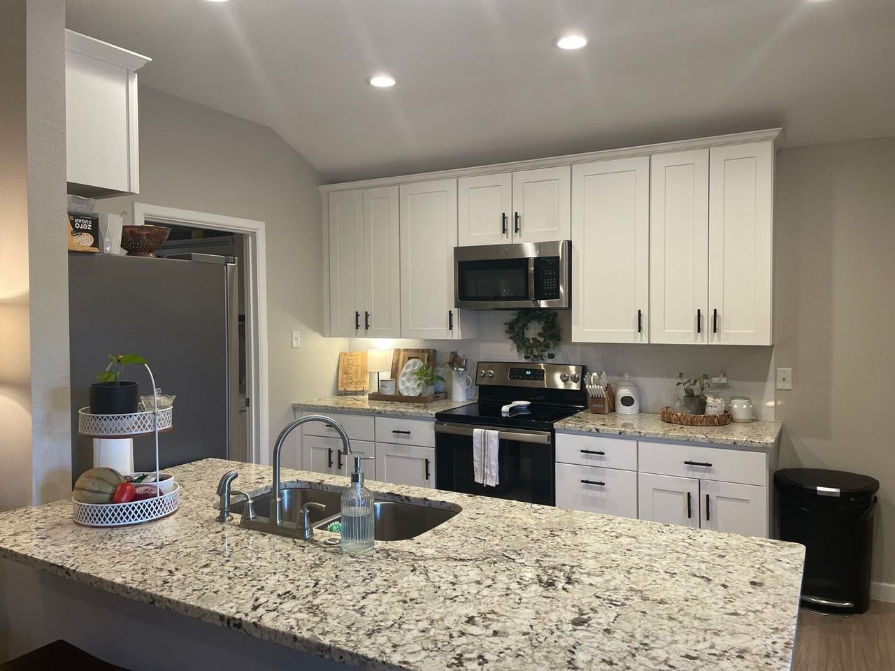 1638 Merchant St - Photo 6 of 39