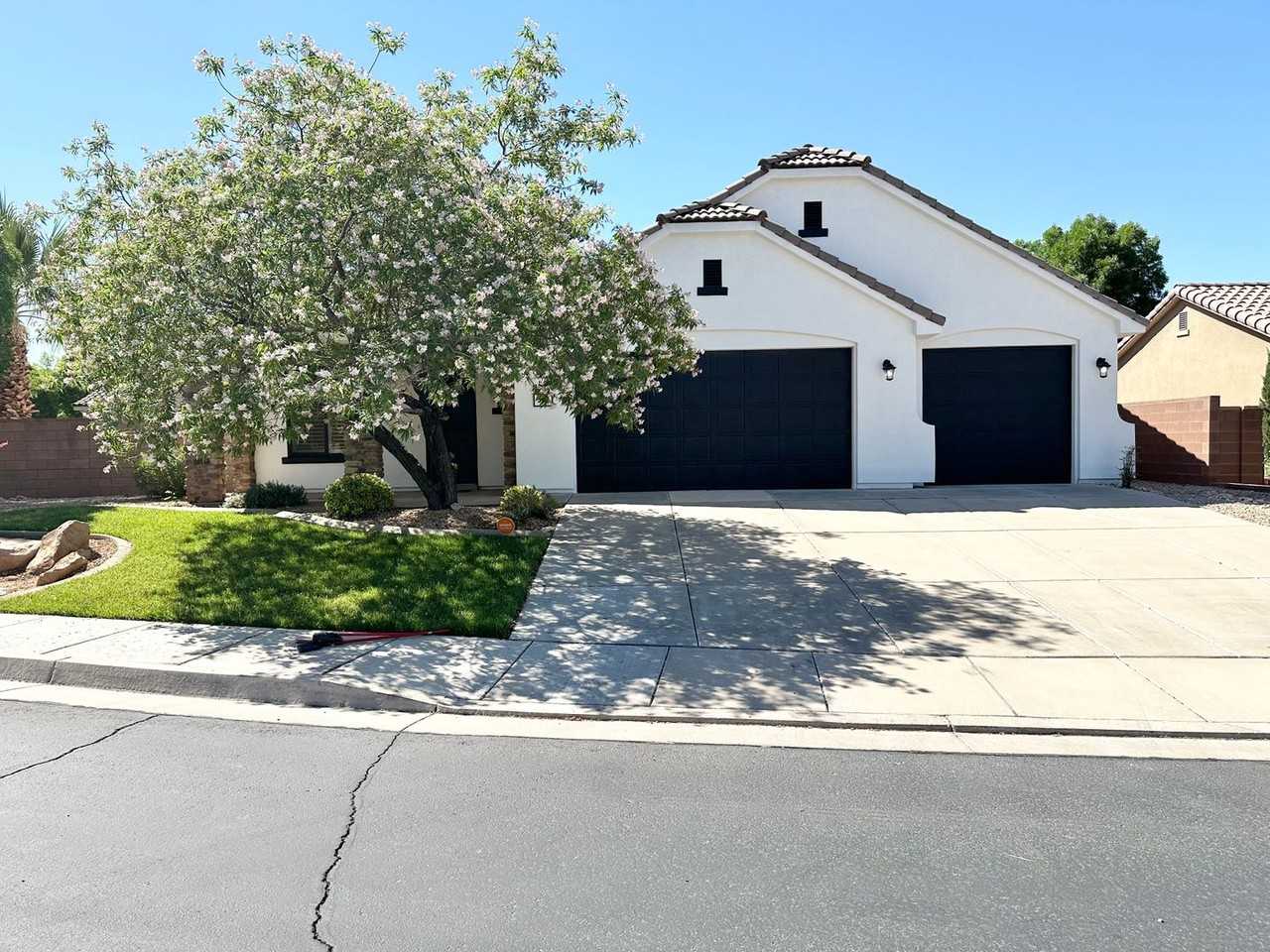 390 E Munich Dr - Photo 2 of 32