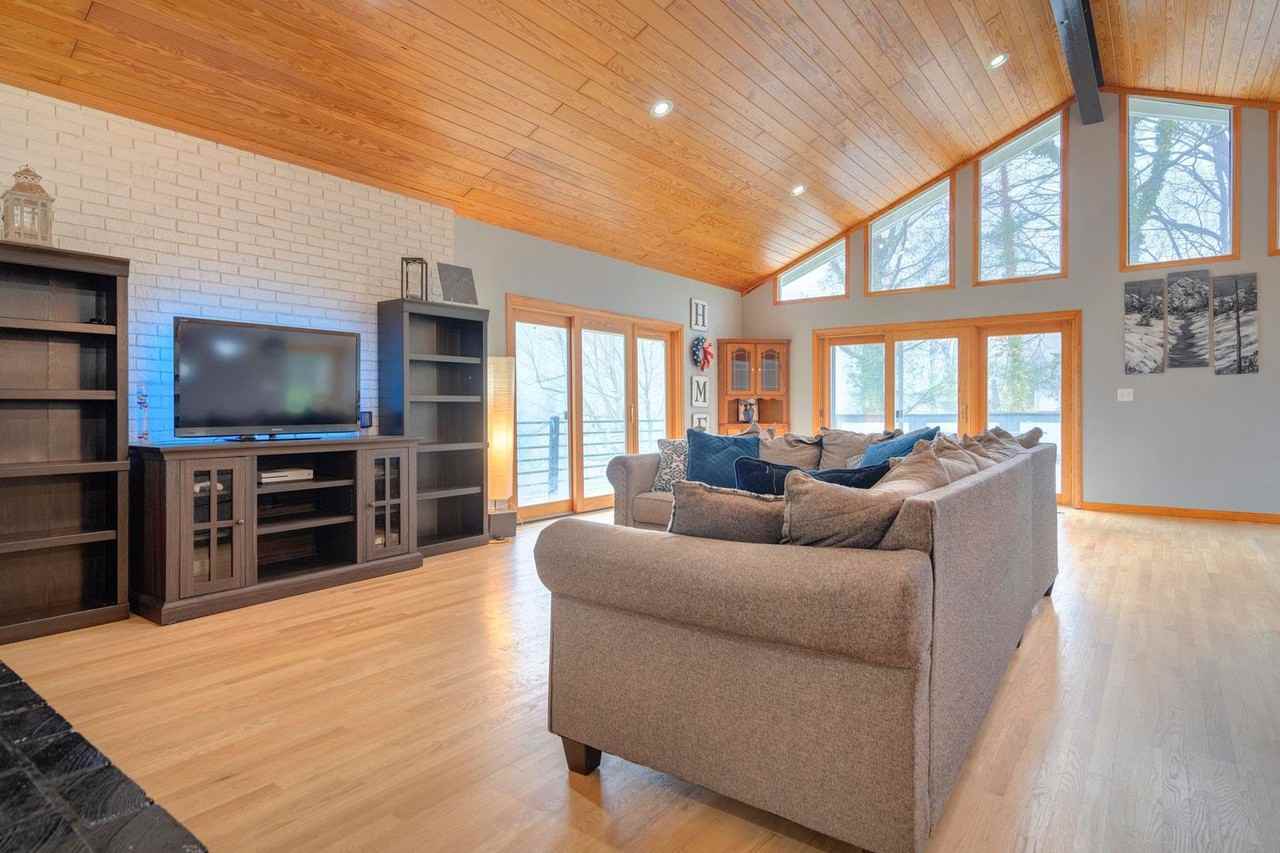202 Fincastle Dr - Photo 3 of 28