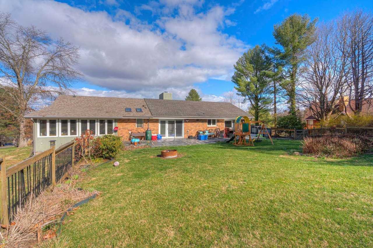 202 Fincastle Dr - Photo 3 of 28