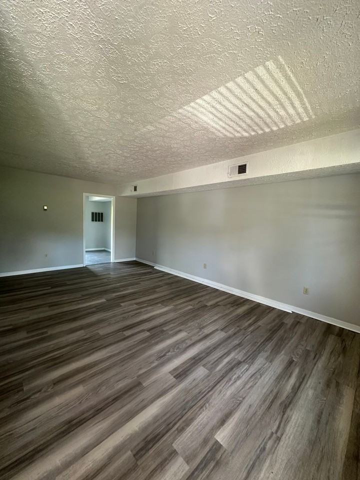 1041 Kendrick Creek Rd - Photo 2 of 13
