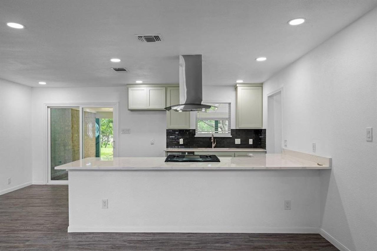 511 Dennis Dr - Photo 3 of 12