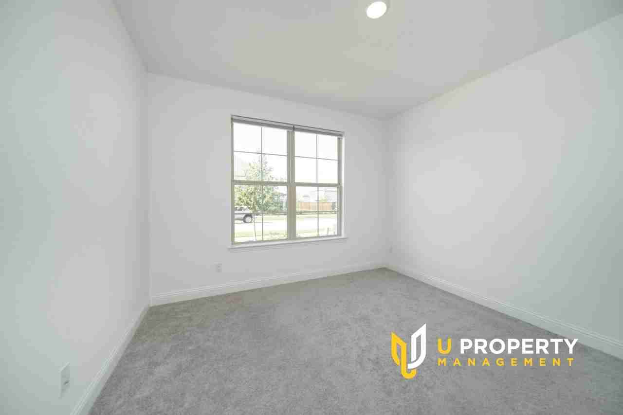 2568 Buckwheat Rd - Photo 3 of 34