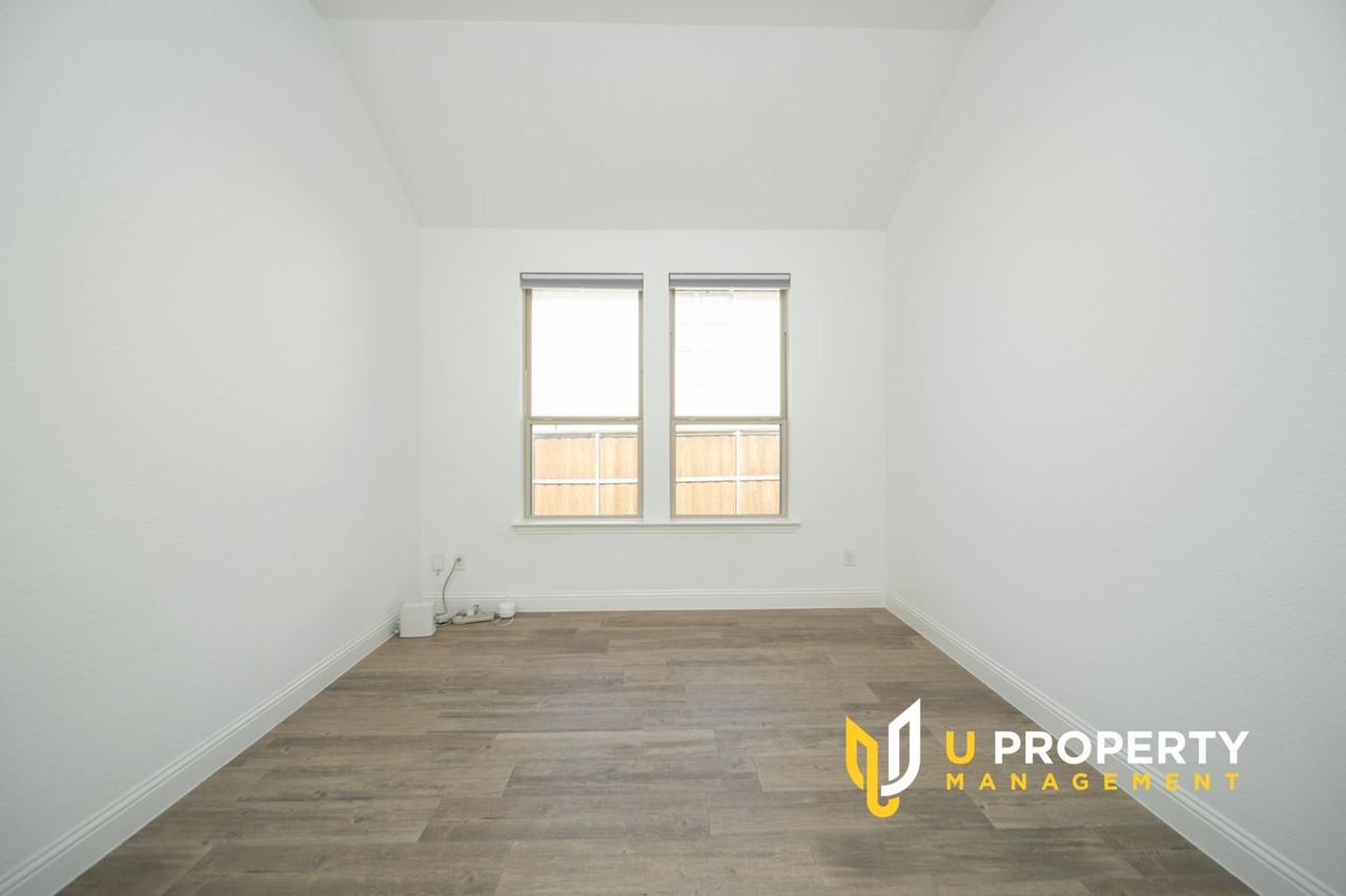 2568 Buckwheat Rd - Photo 6 of 34
