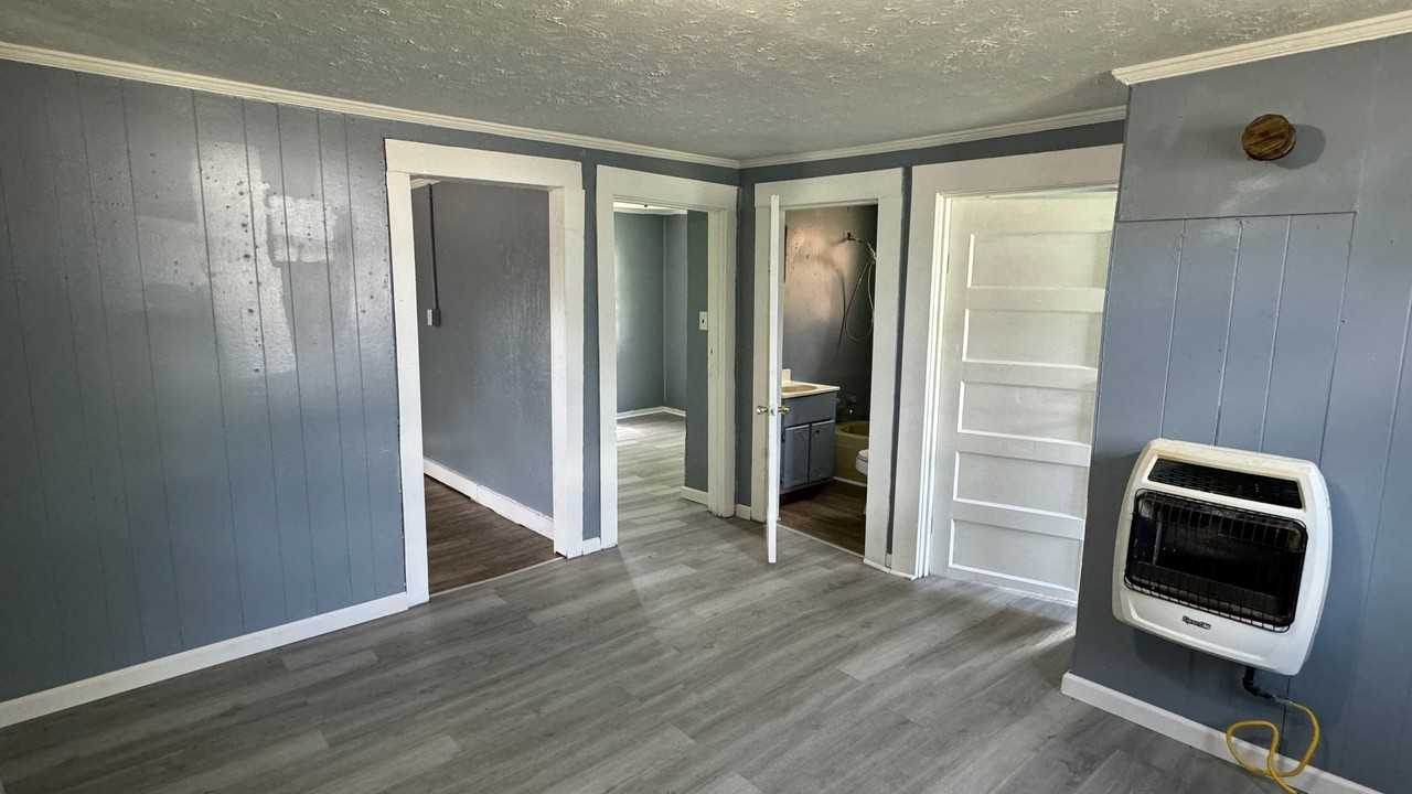 910 W Morris St #1 - Photo 3 of 6