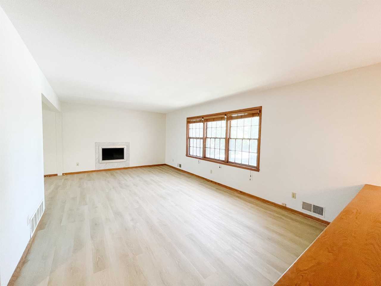 1172 Highview Dr #1 - Photo 4 of 20